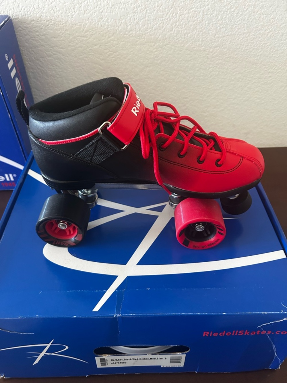 Riedell Dart Black/Red Quad Roller Skates - Picture 5 of 9